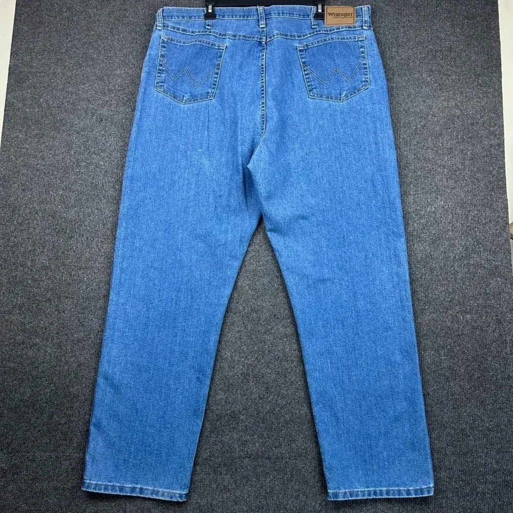 Wrangler Rugged Wear Jeans Mens 44x32 Blue Medium Wash Straight Denim Cowboy